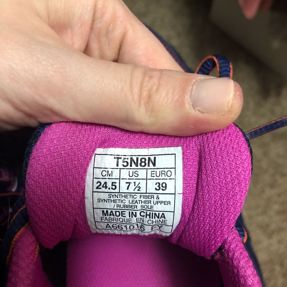 Women’s ASICS - Picture 3 of 4